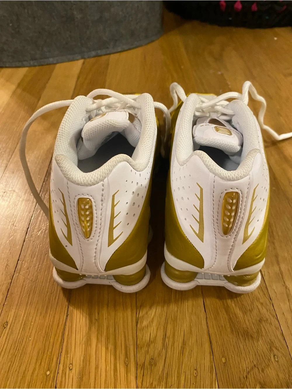 NEW Nike Shox R4 White Gold Womens New Casual Classic